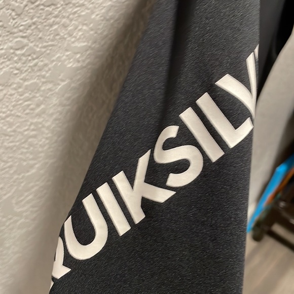Quicksilver men’s XL black swim shirt T 🏊‍♂️🌊 - Picture 5 of 5